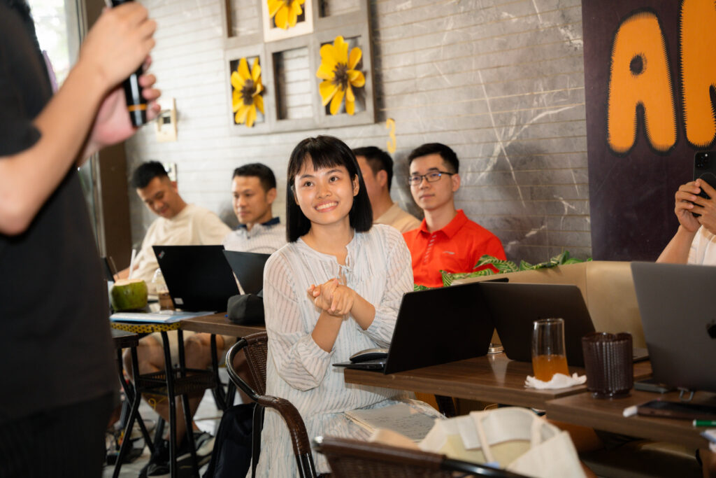 Kể Chuyện Bằng AI: Tôi Để AI Viết, Khách Vẫn Rơi Nước Mắt