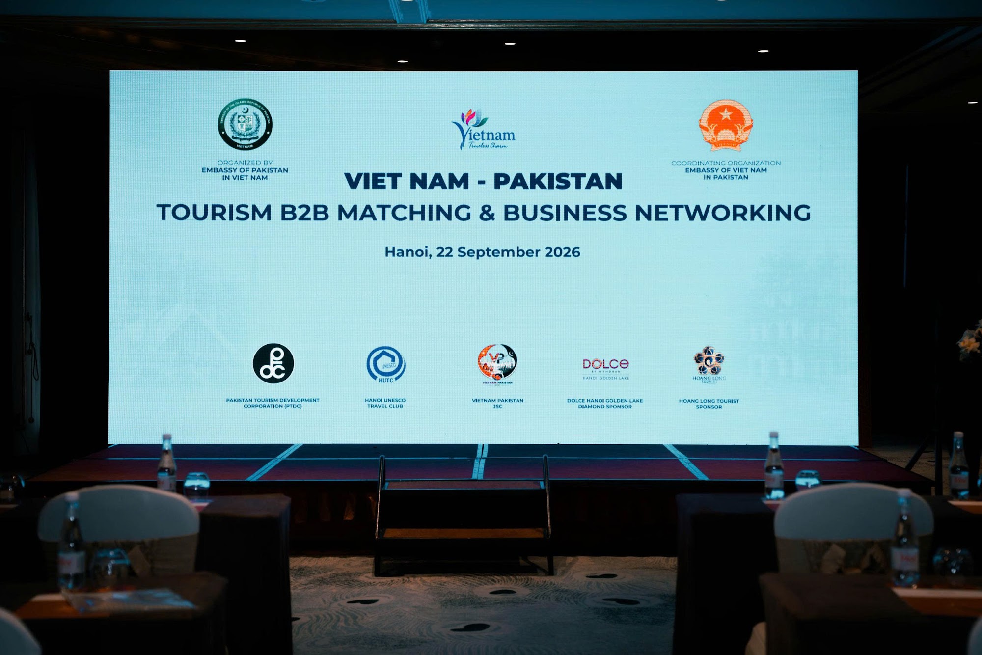 Backdrop hội nghị Vietnam – Pakistan Tourism B2B Matching & Business Networking, Hà Nội 22/9/2026