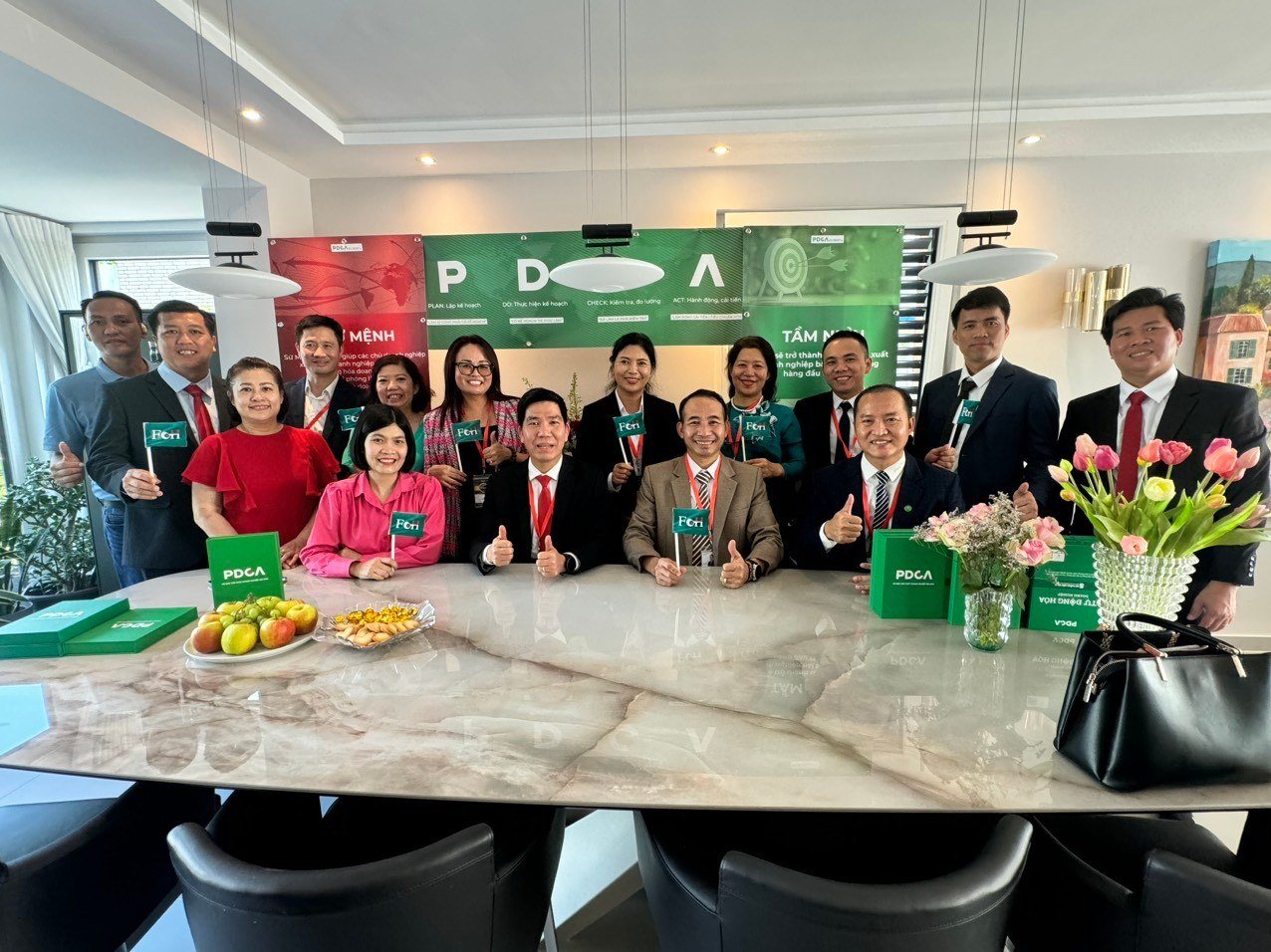 Đoàn doanh nhân tại lễ khai trương Văn phòng PDCA–EUROPA, Hamburg, 26/06/2024