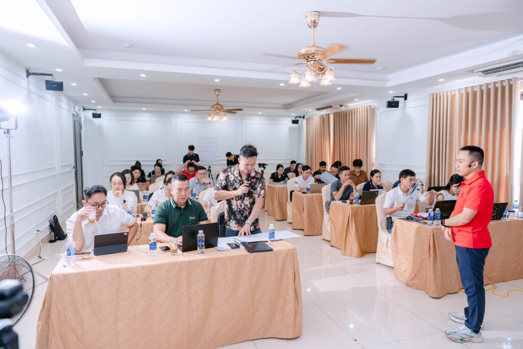 có nên học marketing — học viên thực hành tại Internet Mastery Camp