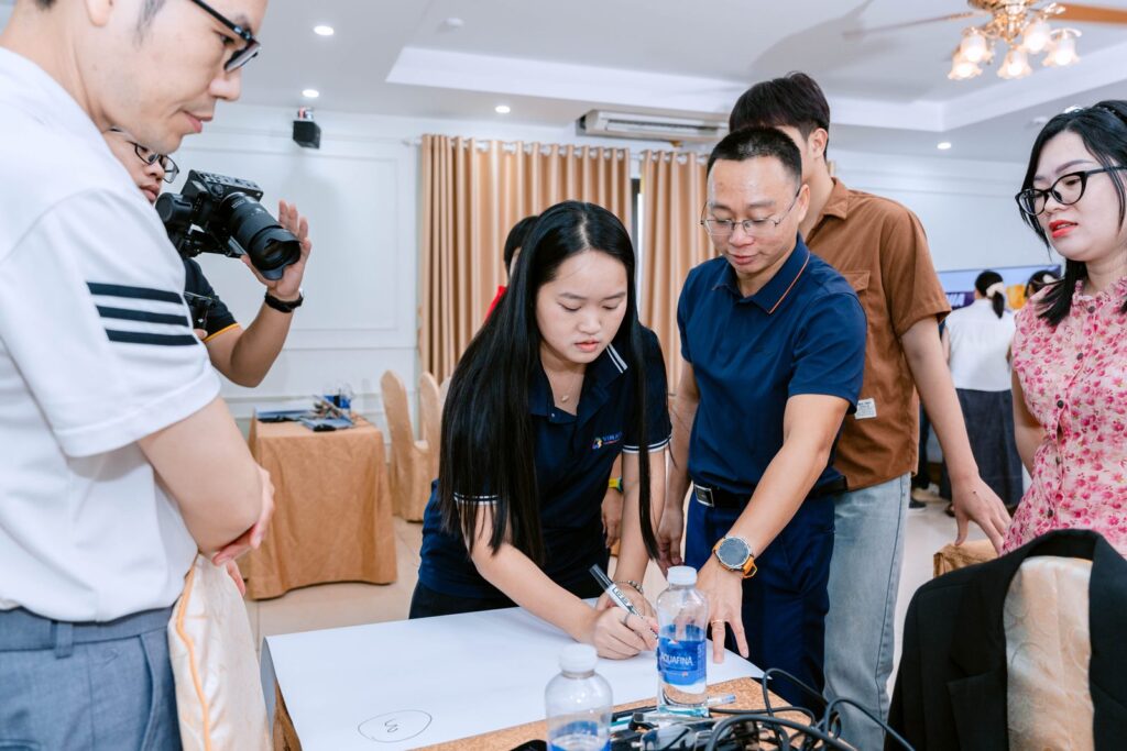 custom audience — học viên thực hành tại Internet Mastery Camp