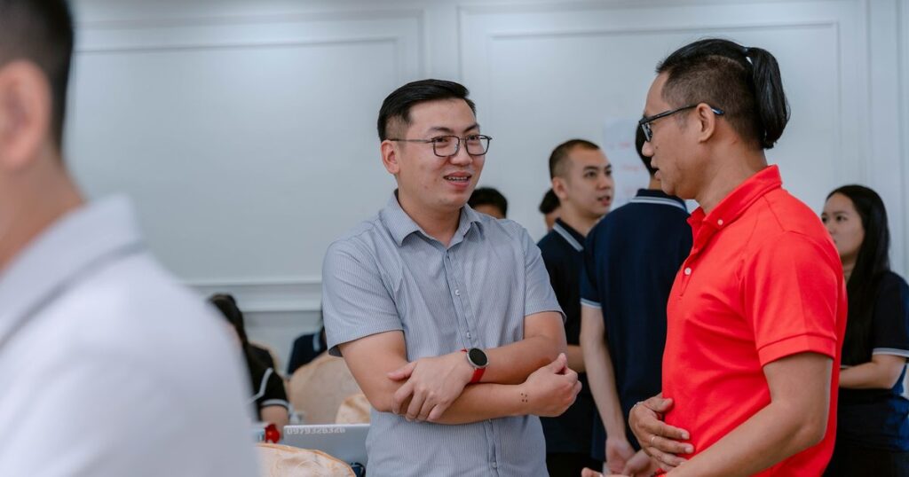 105 Phút Cho Một Chiếc Áo: Haus Adima Dạy Tôi “Trải Nghiệm Đi Trước Sản Phẩm” Khi Anh Chị Đang Bán Thứ Ai Cũng Bán