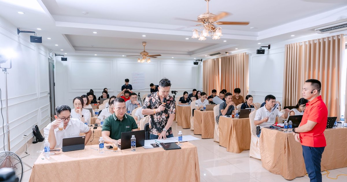 Ba Màu, Ba Căn Phòng: Imperial Red, Adima Navy, Ivory Của Haus Adima Và Ba Căn Phòng Tôi Bước Vào Mỗi Tuần