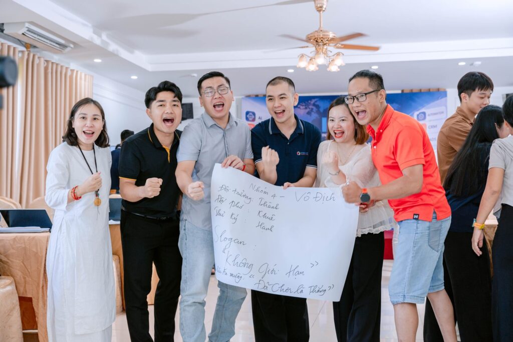 marketing truyền miệng — học viên thực hành tại Internet Mastery Camp